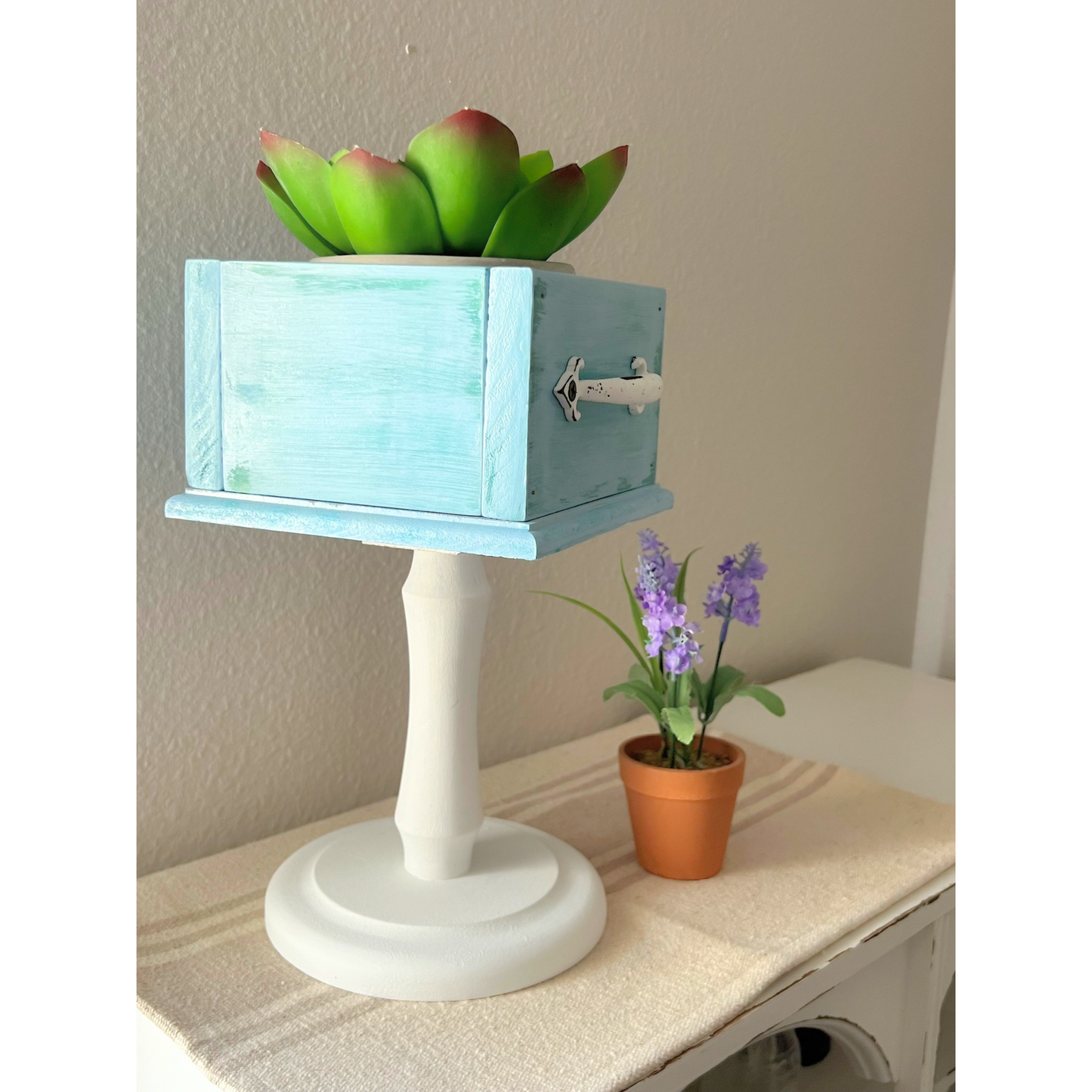 Pedestal planter